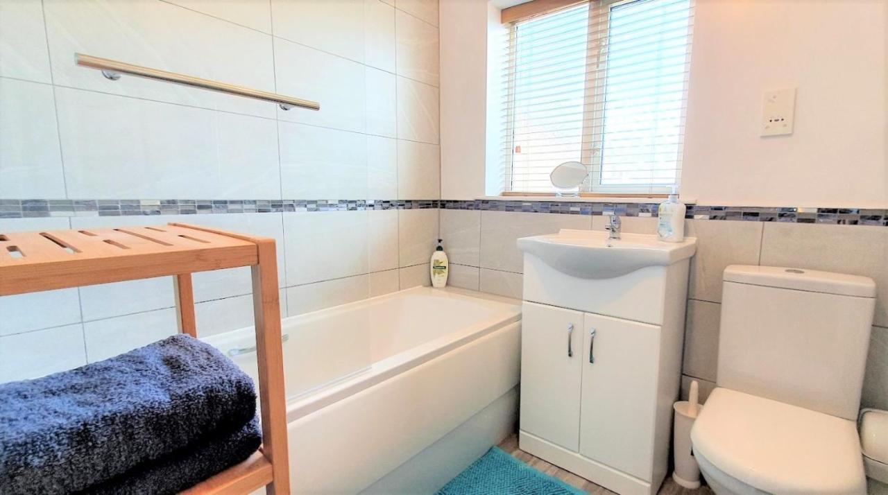 Comfortable Victorian 3 Bedroom Semi-Detached House With Fast Wi-Fi Sittingbourne Exterior photo