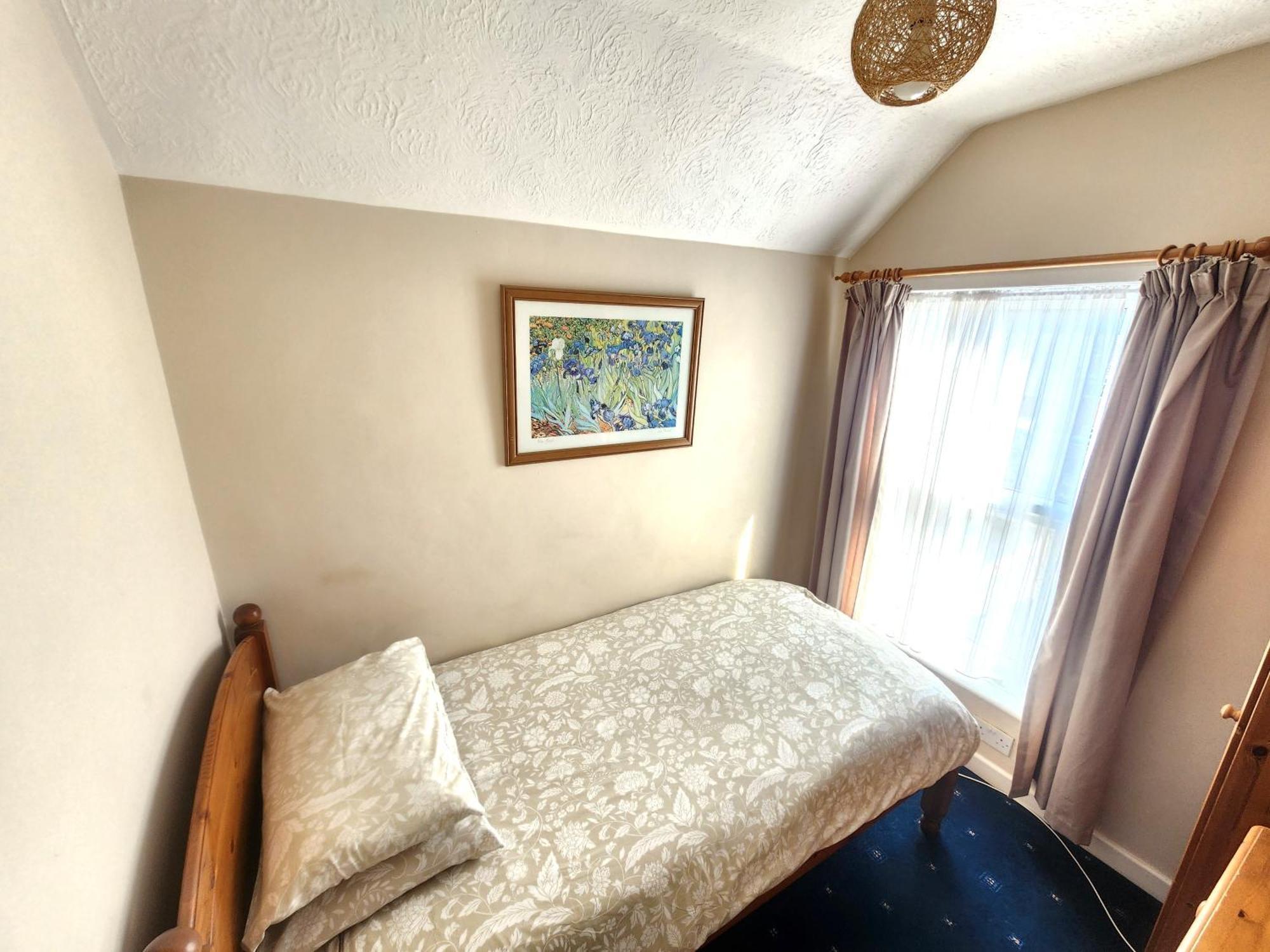 Comfortable Victorian 3 Bedroom Semi-Detached House With Fast Wi-Fi Sittingbourne Exterior photo