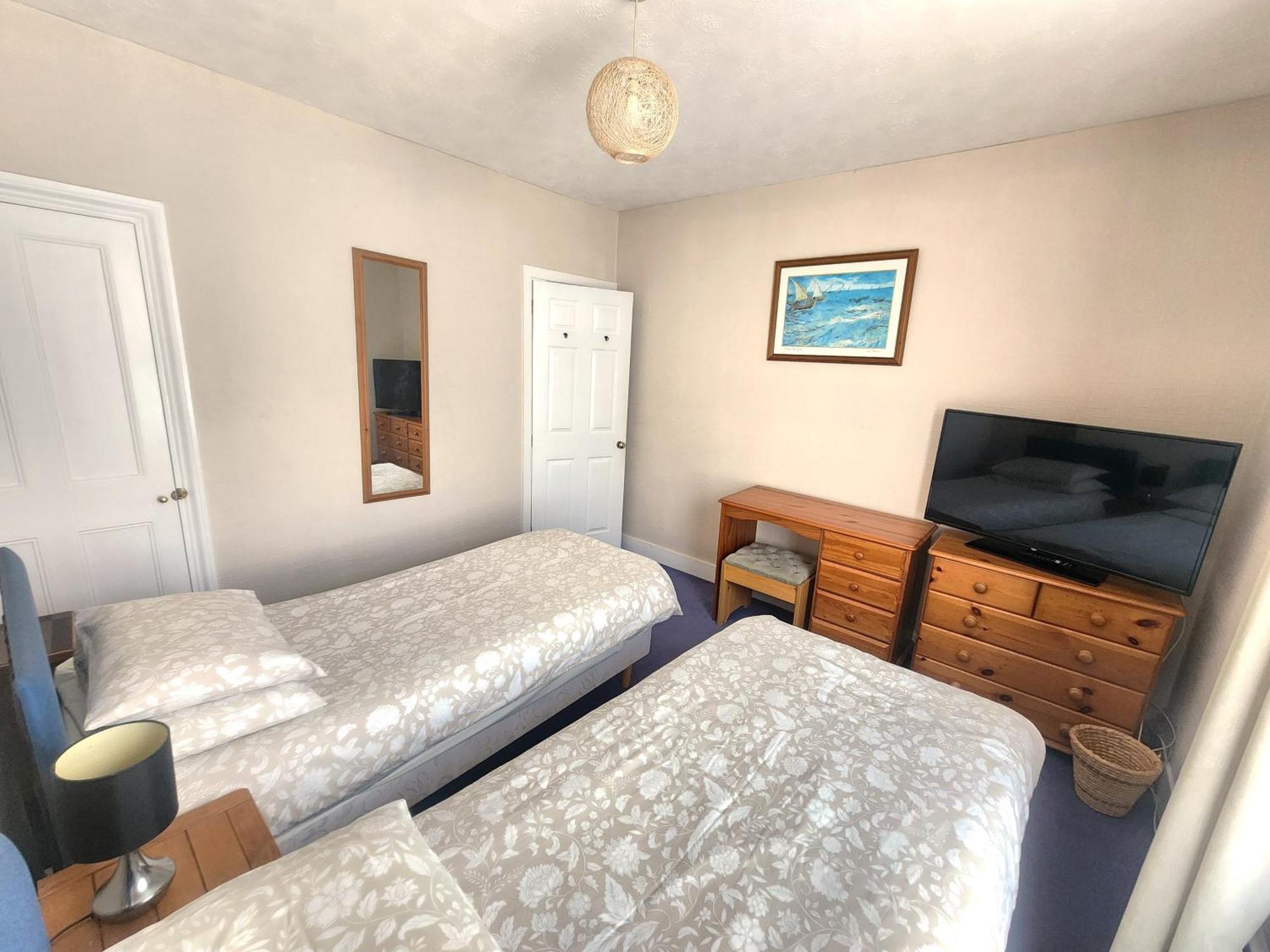 Comfortable Victorian 3 Bedroom Semi-Detached House With Fast Wi-Fi Sittingbourne Exterior photo