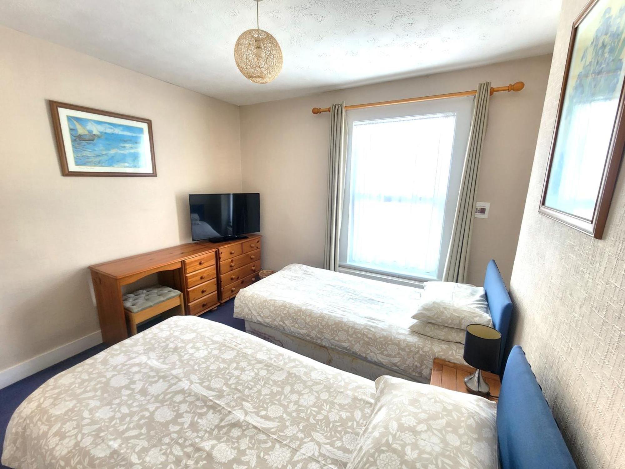 Comfortable Victorian 3 Bedroom Semi-Detached House With Fast Wi-Fi Sittingbourne Exterior photo