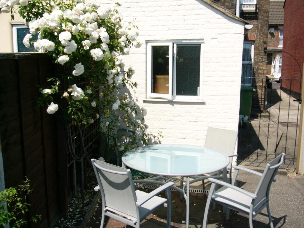 Comfortable Victorian 3 Bedroom Semi-Detached House With Fast Wi-Fi Sittingbourne Room photo